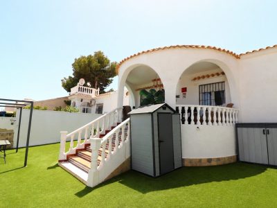 East-facing detached 2-bedroom villa with private garden and terrace in Villamartin, Orihuela Costa